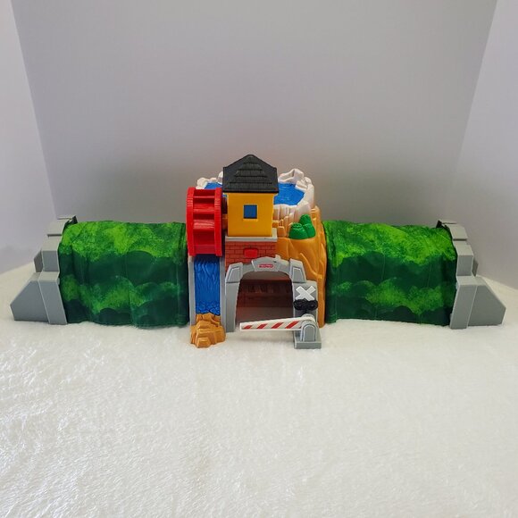 GeoTrax Rocky Falls Waterfall Train Tunnel With Sounds By Fisher Price